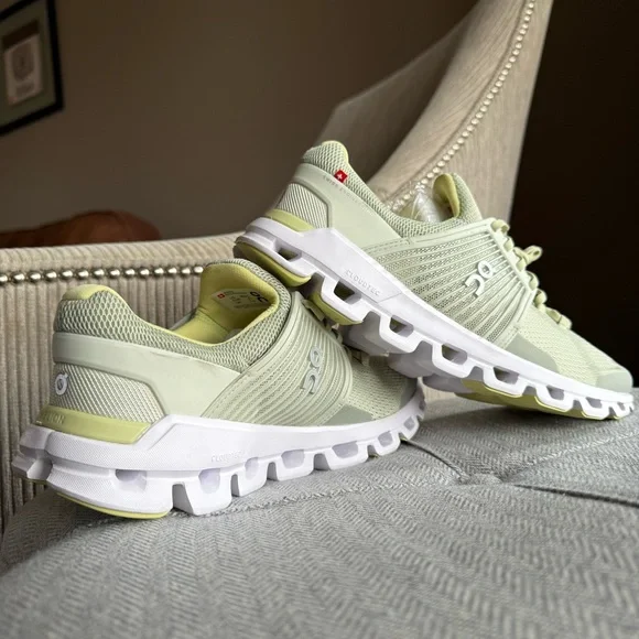 On Running Women's Running Shoes - Cream and White - Picture 3 of 7